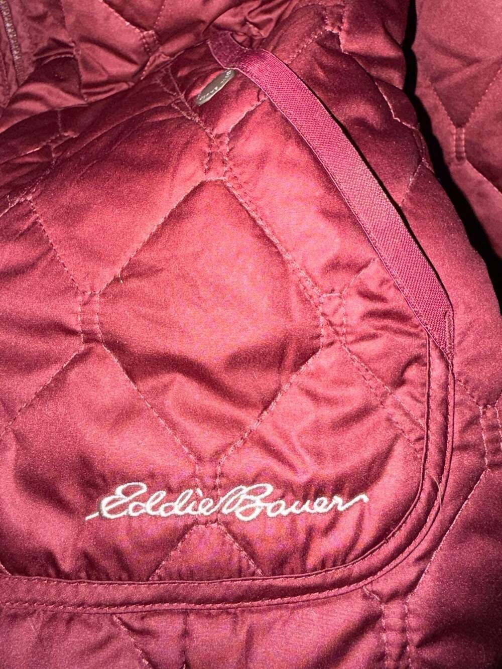 Eddie Bauer Women's Quilted Lightweight Zip-Up Jacket in Burgundy - Picture 7 of 8